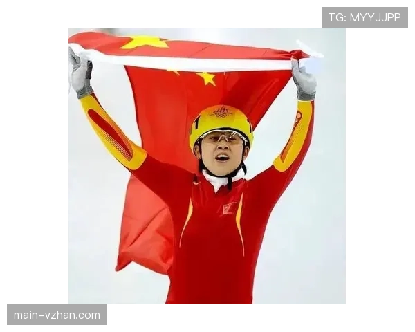 王濛又在训练馆啃鸡腿了,这自律和放纵的切换也太丝滑了吧 王濛又在训练馆啃鸡腿了,这自律和放纵的切换也太丝滑了吧